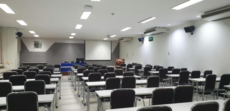 台中演講場地租借最害怕租到不便宜又難配合的空間，智核文創不僅好溝通，許多服務也能透過線上完成！而且設備齊全、位置便利，就連價格也很實惠。一張表整理不同類型的場地平均租金，搞懂市面上台中講座場地的價目表。